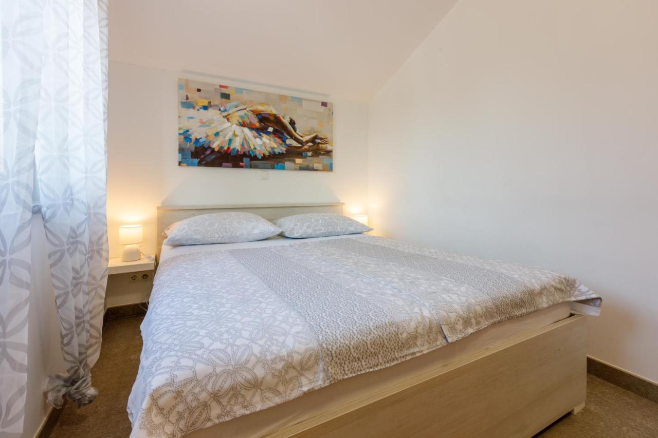 Anton 1 Appartement Crikvenica Buitenkant foto