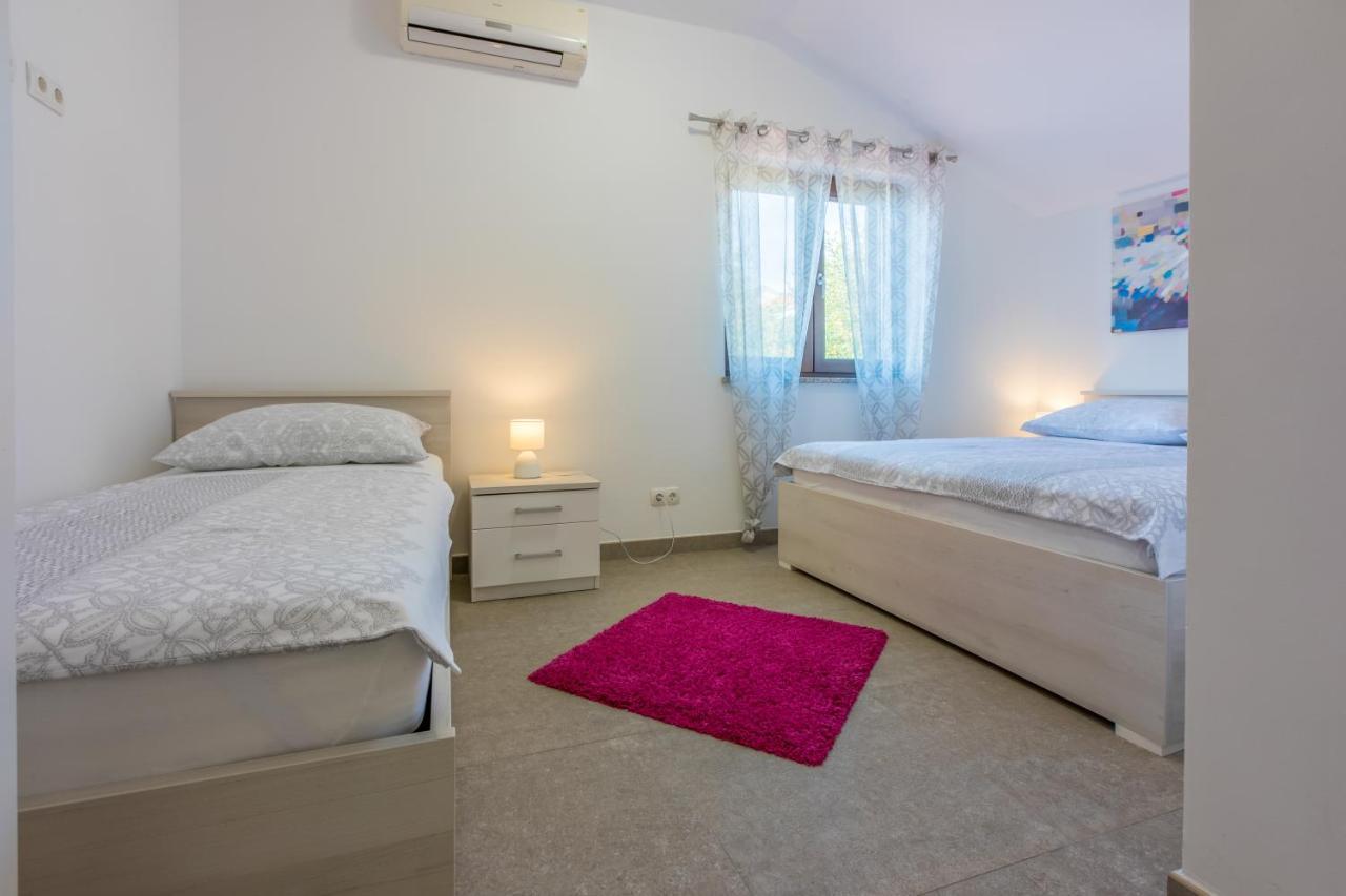 Anton 1 Appartement Crikvenica Buitenkant foto