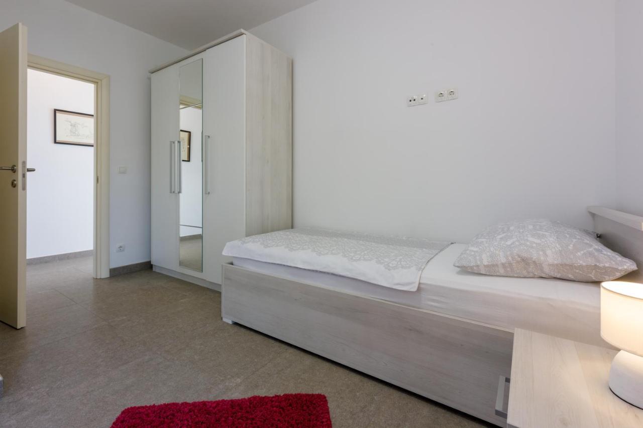 Anton 1 Appartement Crikvenica Buitenkant foto